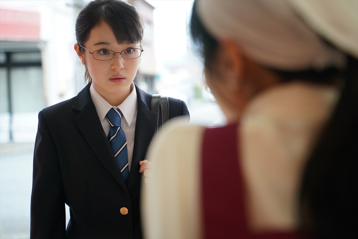 有村架純主演『ちひろさん』、個性派キャラクターそろいの場面写真を原作漫画とともに公開