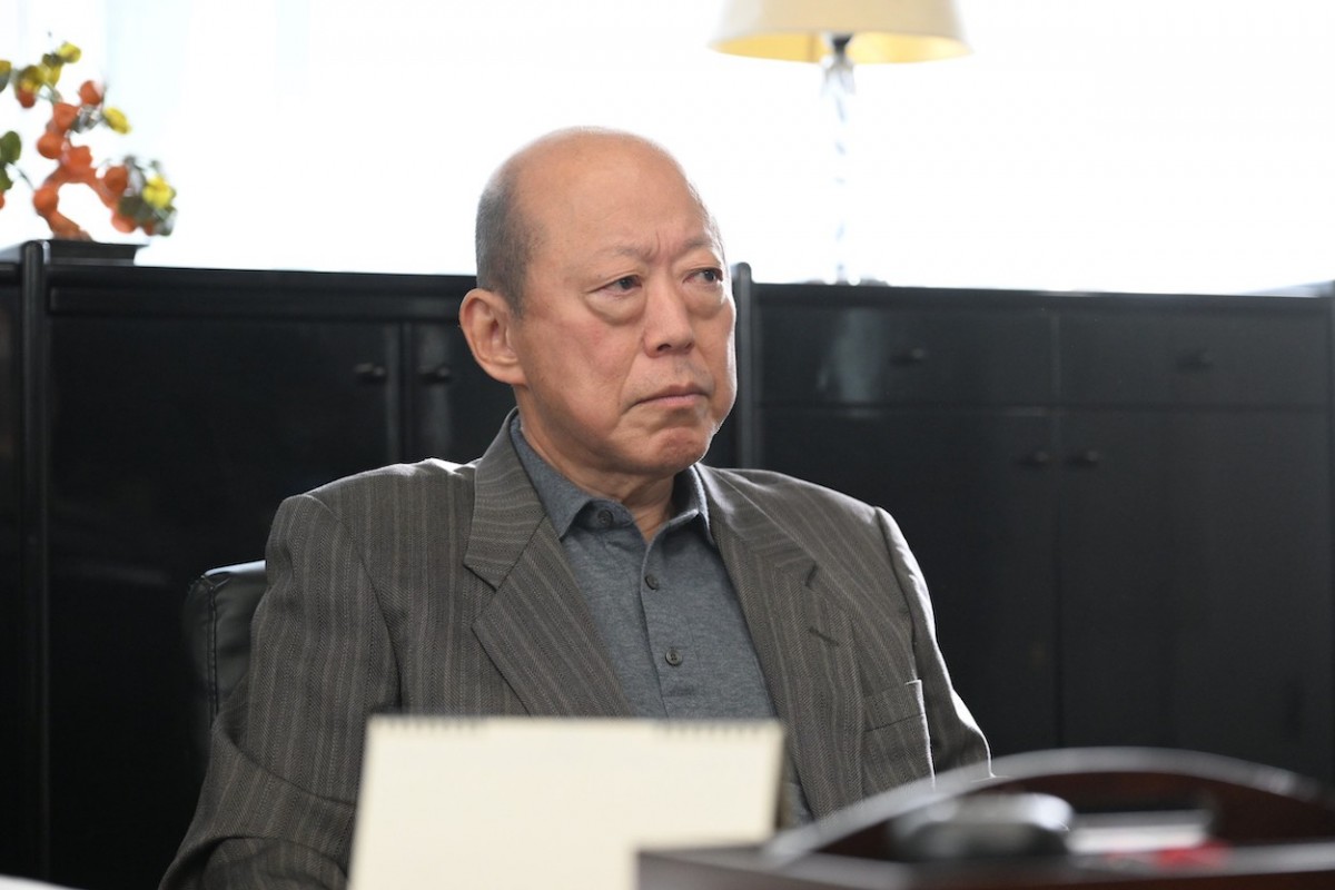 『罠の戦争』第4話　“鷲津”草なぎ剛、後援会長と対面　懐に入り込むためほん走