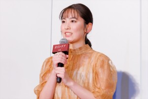 加藤菜津、映画『ロストケア』完成披露舞台挨拶に登場