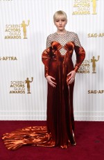 第29回全米映画俳優組合賞（SAGアワード）に登場したジュリア・ガーナー