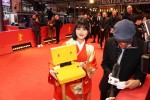 第73回ベルリン国際映画祭『すずめの戸締まり』レッドカーペットに登場した原菜乃華