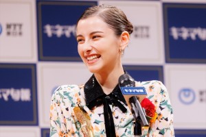 嵐莉菜、「2022年第96回キネマ旬報ベスト・テン」発表＆表彰式に登場