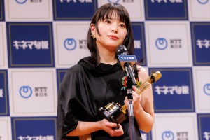 岸井ゆきの、「2022年第96回キネマ旬報ベスト・テン」発表＆表彰式に登場