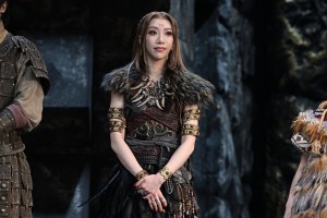 美弥るりか、舞台『キングダム』帝劇公演千穐楽 達成記念会見に登場