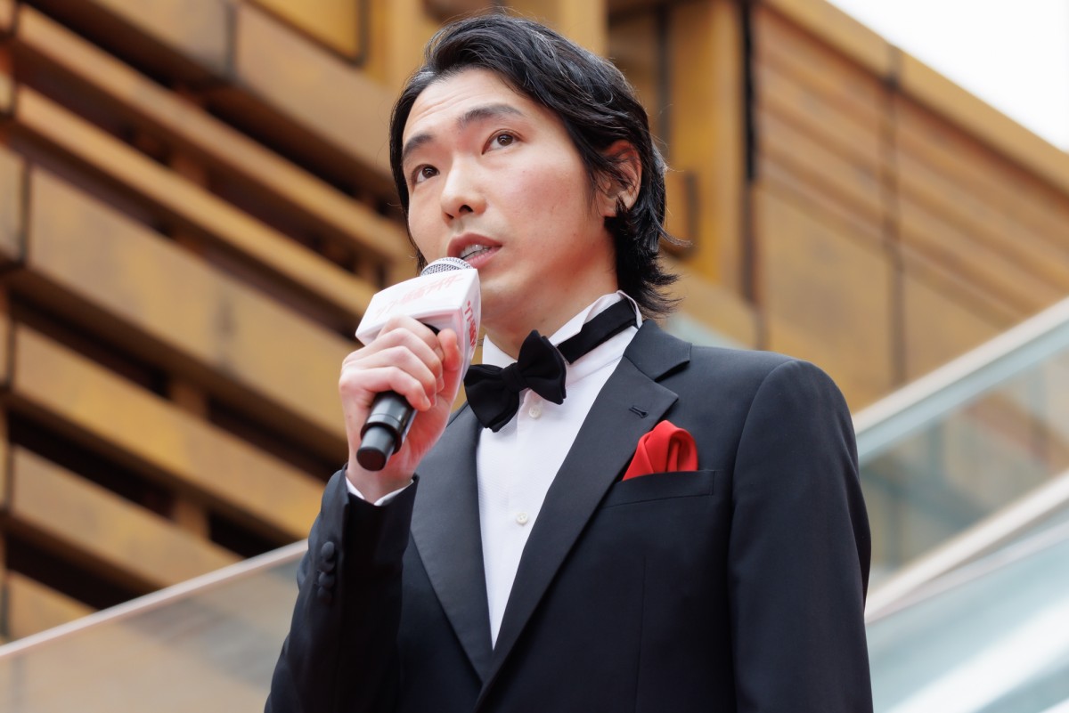 池松壮亮、『シン・仮面ライダー』「1週間前に無事に完成」報告　サプライズも予告