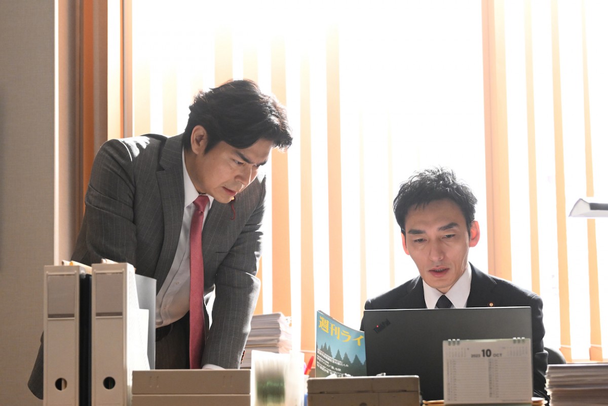 『罠の戦争』“鷲津”草なぎ剛、不気味な微笑みからのまさかの行動にネット騒然「闇堕ちしないで！」