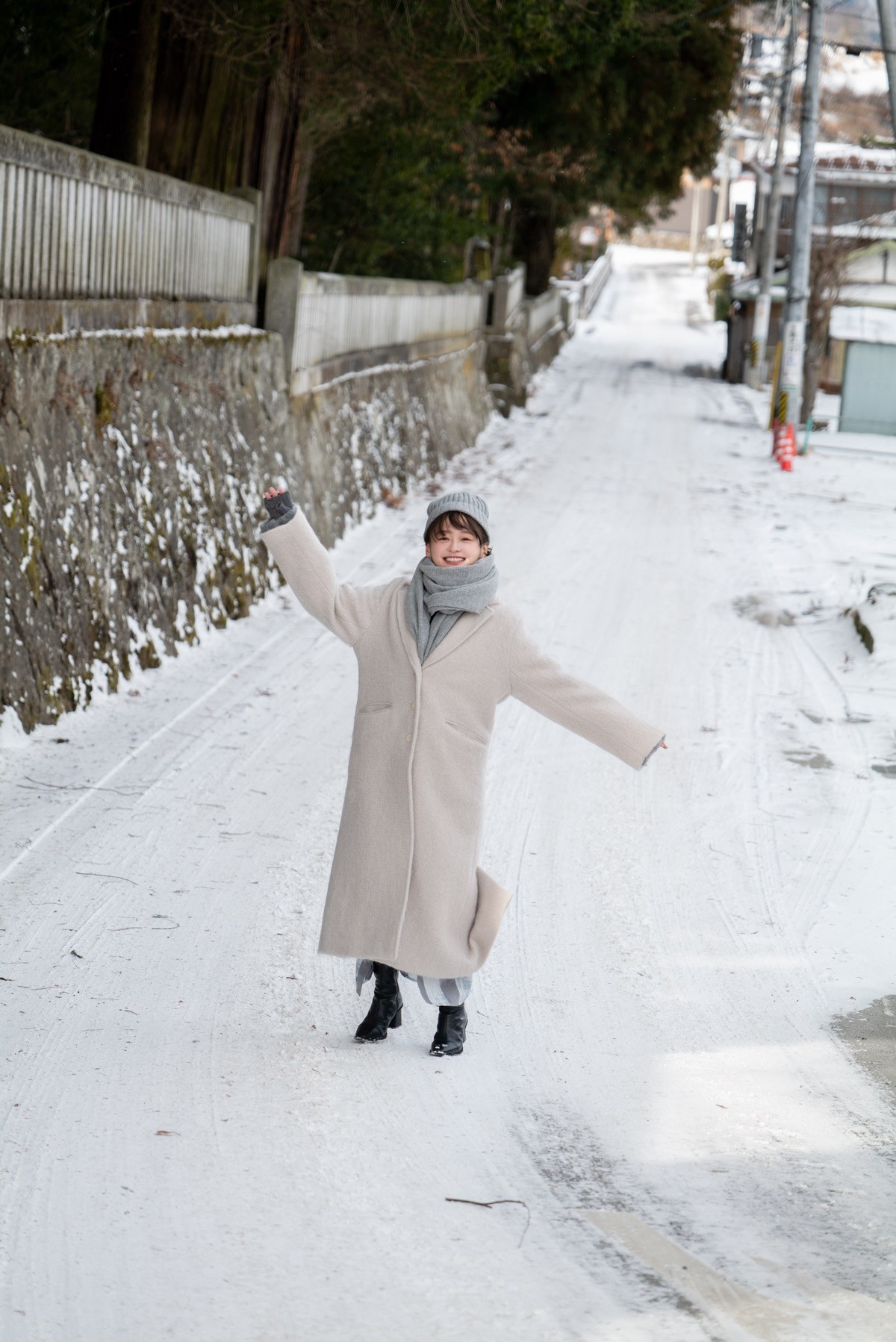 日向坂46・影山優佳、新たな水着カット公開「急遽ホテルのお風呂で撮影」