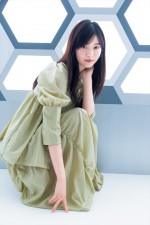 【写真】西野七瀬、“蜂モチーフ”グラビアで唯一無二のかわいらしさ＆美しさを発揮