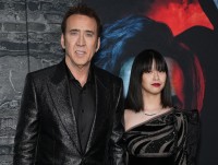 ニコラス・ケイジ、妻リコ・シバタと新作映画『レンフィールド（原題）』のプレミアに参加