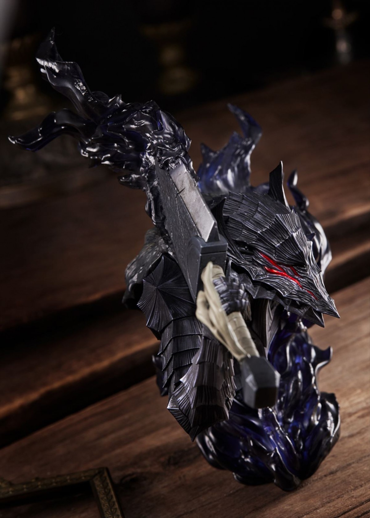 大人気ダークファンタジー『ベルセルク』、最新42巻9.29発売決定！　ガッツの胸像フィギュア付き特装版も予約受付開始