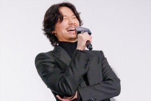 綾野剛、映画『最後まで行く』大階段スペシャルフォトセッション＆完成披露舞台挨拶に登場