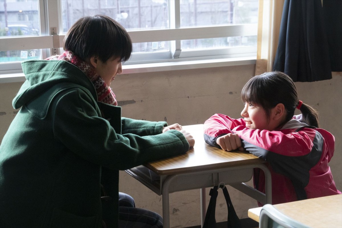 當真あみが部活に恋にひたむきな女子高生に！　広瀬すず主演『水は海に向かって流れる』場面写真解禁