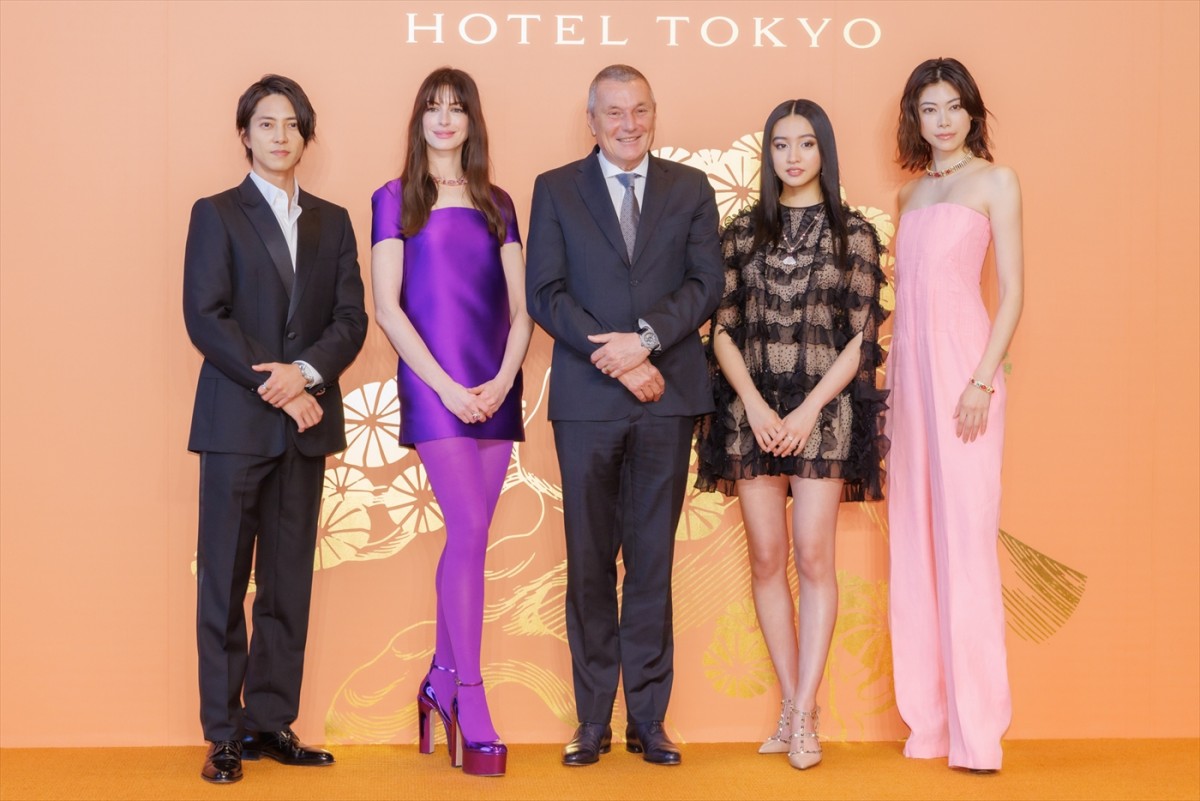 アン・ハサウェイ、11年ぶり来日で超絶スタイル披露　Koki，＆森星＆山下智久と美競演