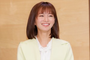 岡崎紗絵、ドラマ『ケイジとケンジ、時々ハンジ。』記者会見に登場