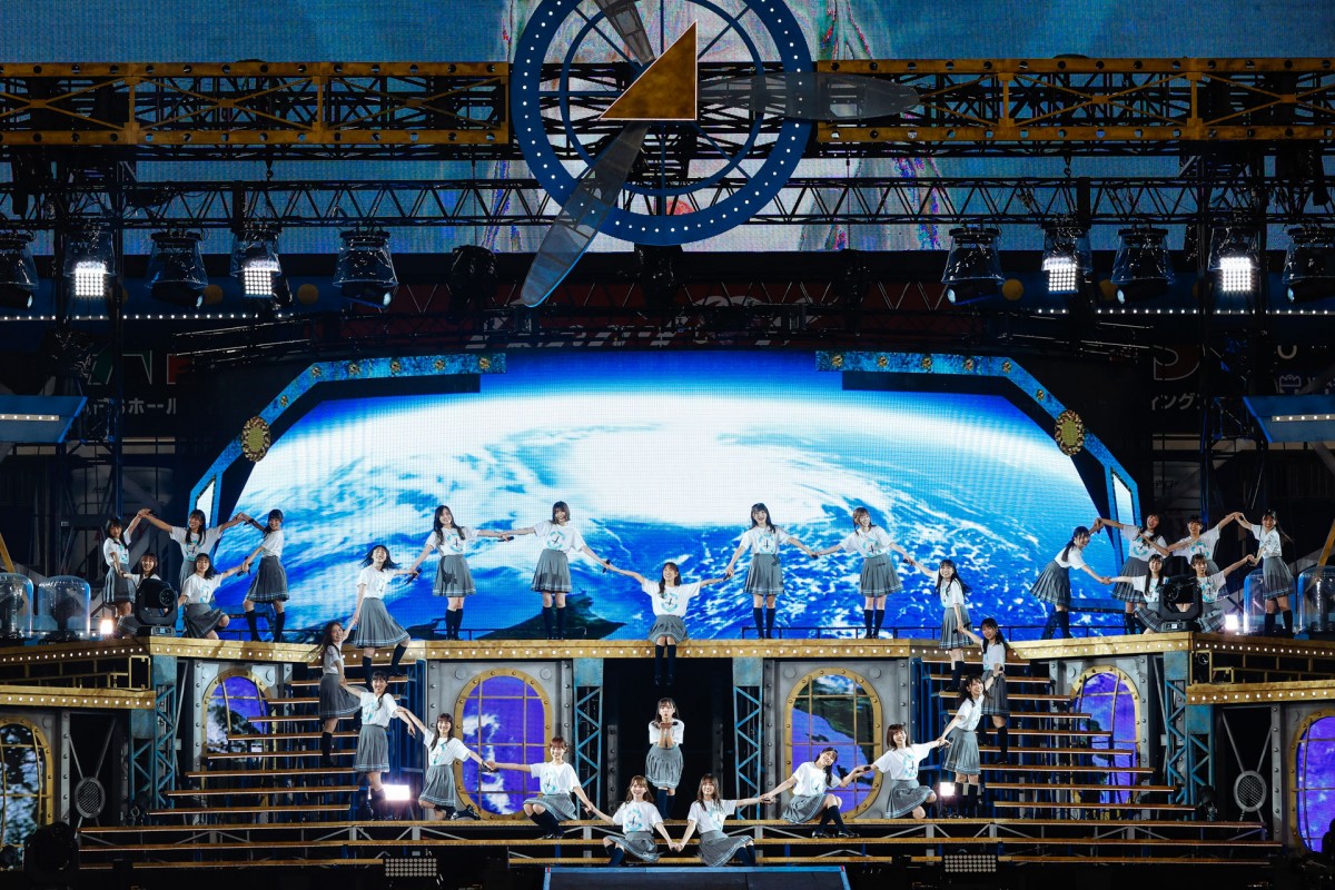 日向坂46、初スタジアムでデビュー4周年ライブ　休演の影山優佳＆山下葉留花サプライズ登場で32人全員そろう