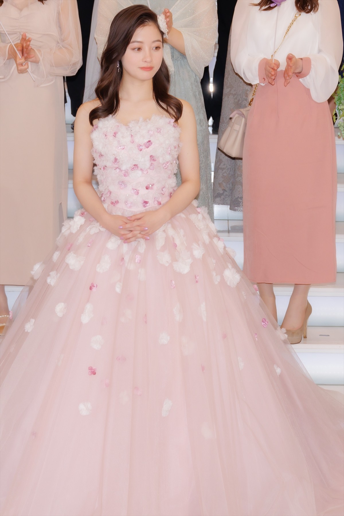 橋本環奈との“結婚会見”に山田涼介「恥ずかしさが一番ありました」
