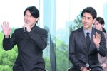 ドラマ『ラストマン－全盲の捜査官－』プレミア試写会＆舞台あいさつに出席した（左から）福山雅治、大泉洋