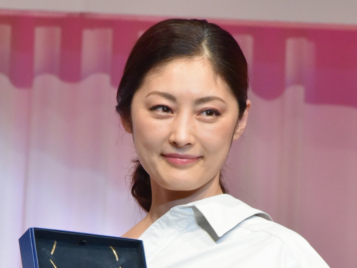 元アイドルから演歌歌手まで　鉄道をこよなく愛する女性たち＜今日は「鉄道の日」＞
