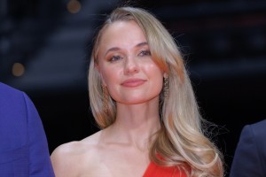 マディソン・アイズマン、『聖闘士星矢 The Beginning』ジャパンプレミアに登場