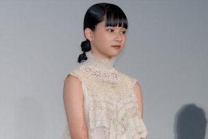 山崎七海、映画『渇水』完成披露舞台挨拶に登場