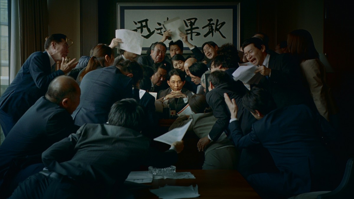 有吉弘行、TVCMで“重厚な演技”を披露!?　笑顔もセリフもボケもなし“微動だにしない”社長に！
