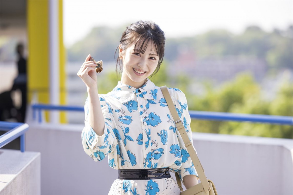 浜辺美波、マリーンズ・佐々木朗希選手がウキウキと友人たちに会いに行く姿を好演！　ロッテ チューインガム新CM、6.1放送開始