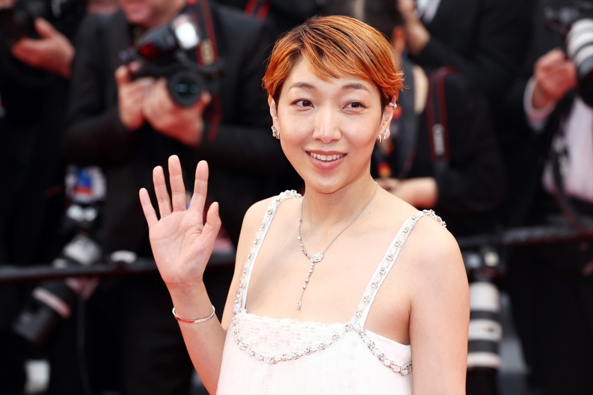 <カンヌ国際映画祭>映画『怪物』レッドカーペットセレモニーに登場した安藤サクラ