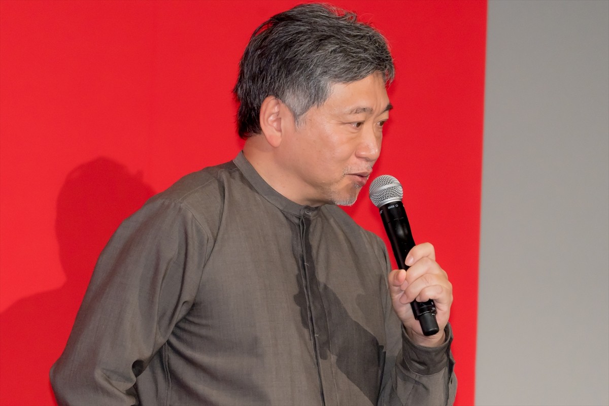 是枝裕和監督、坂本龍一さんに感謝「ご一緒できたのは自分にとって誇り」