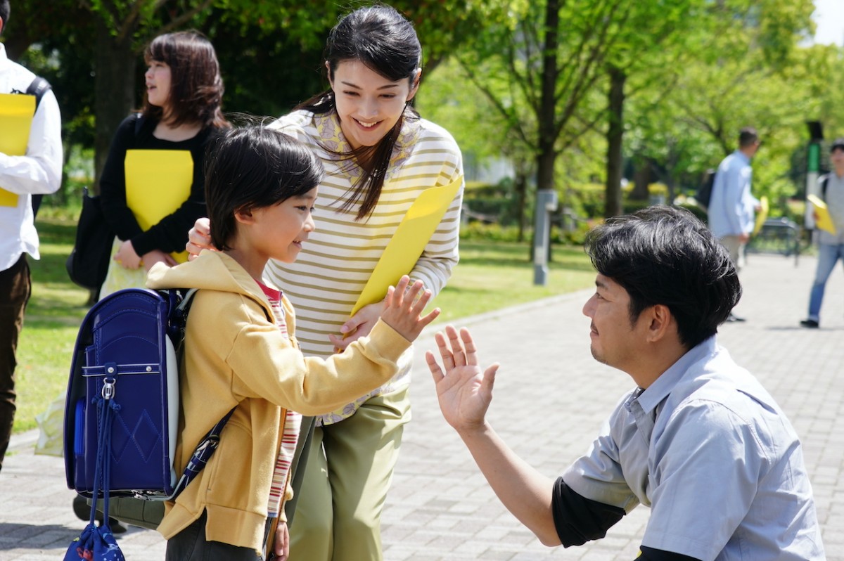 『Dr.チョコレート』第5話　“Teacher”坂口健太郎、依頼人“結城”今井翼の首元に、謎の組織のタトゥーを発見