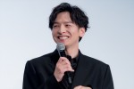 生田斗真、映画『渇水』完成披露舞台挨拶に登場