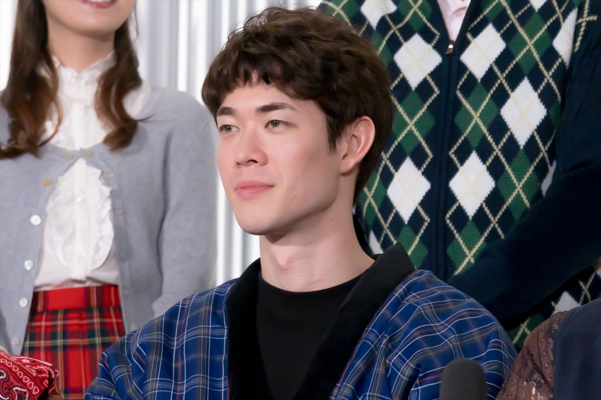古田新太、舞台『パラサイト』に自信覗かせる「映画をご覧になった人たちも『うまい！』って」
