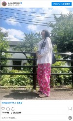 リラックスした装いのあのちゃん　※「あの」インスタグラム