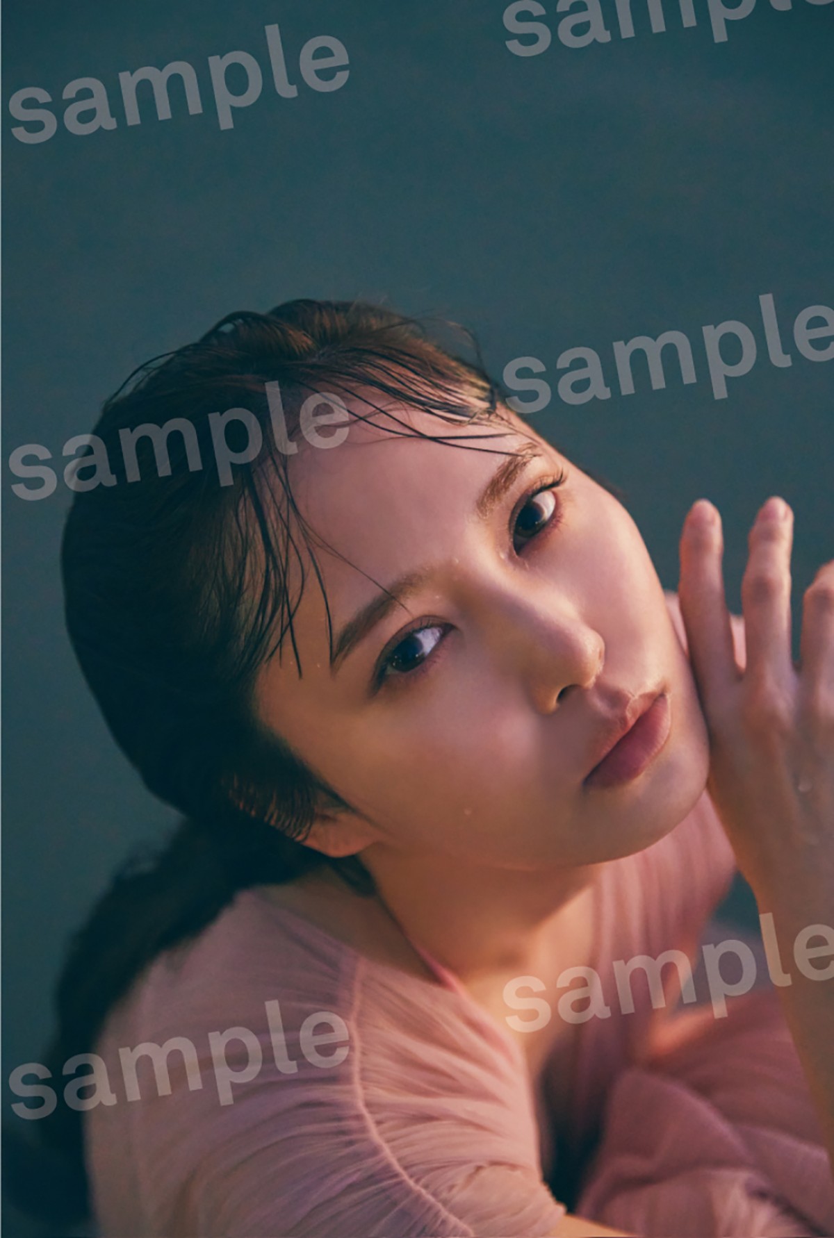 日向坂46・加藤史帆1st写真集、書店限定特典ポストカード17種公開　すべて未掲載カット