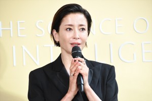 宮沢りえ、「クレ・ド・ポー ボーテ ジャパンアンバサダー就任／「肌の知性」 細胞がもつ神秘の力 AIアート展発表会」に登場