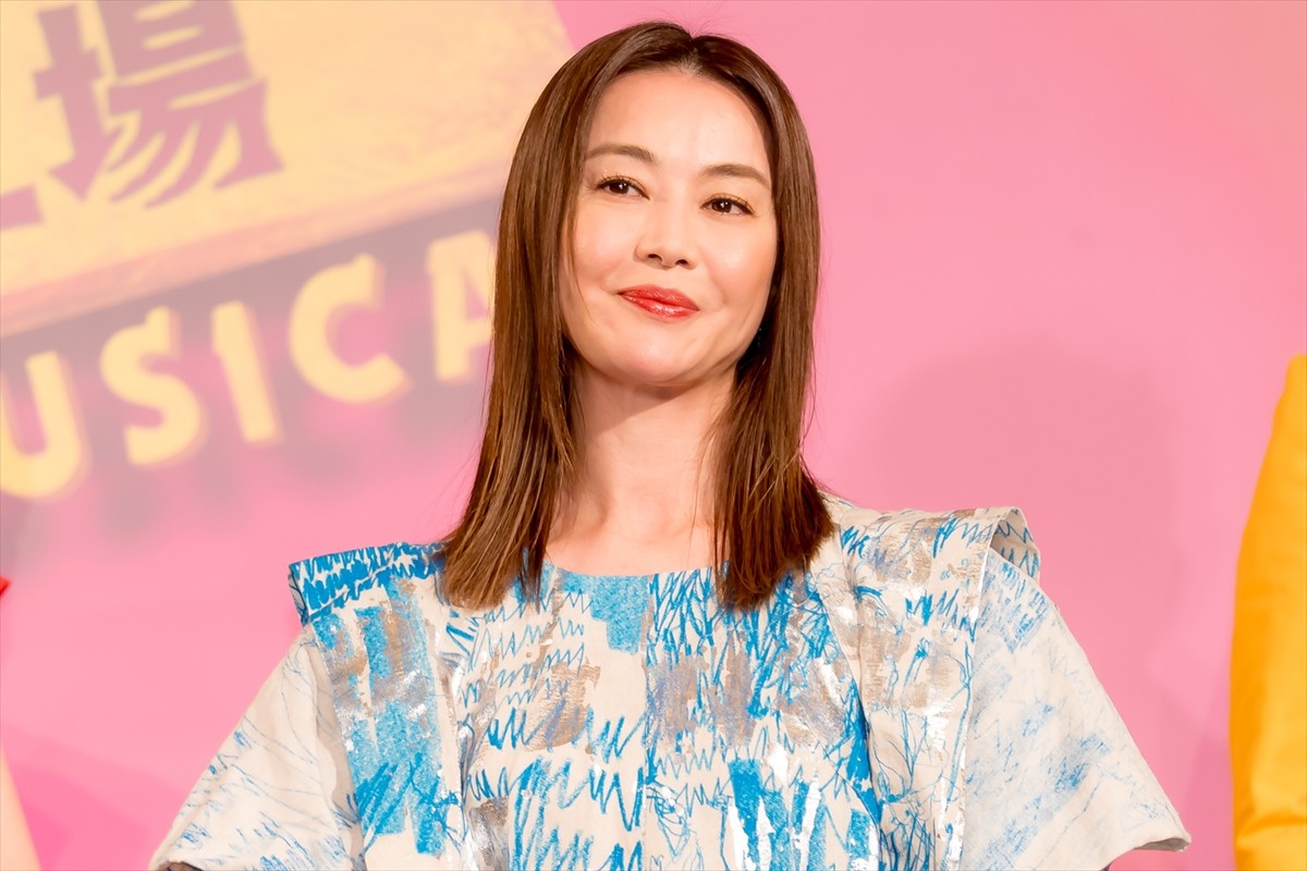 堂本光一、『チャーリーとチョコレート工場』共演の観月ありさの超絶スタイルに「隣に並びたくねぇっす！」