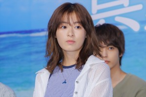 森七菜、月9ドラマ『真夏のシンデレラ』制作発表会見に登場