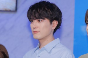 間宮祥太朗、月9ドラマ『真夏のシンデレラ』制作発表会見に登場