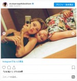 ハーパーちゃん＆二コラ・ペルツの仲良し2ショット　※「二コラ・ペルツ」インスタグラム