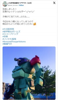 カッコよすぎる左肩が赤いスコープドッグ　※「いなぎ発信基地ペアテラス」公式ツイッター