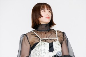 清野菜名、映画『キングダム 運命の炎』公開初日舞台挨拶に登場