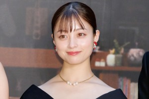 橋本環奈、映画『禁じられた遊び』完成披露イベントに登場