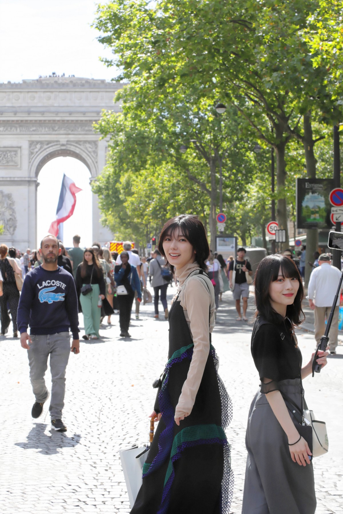 櫻坂46、フランス・パリで初海外イベント　1万5000人魅了　観客押し寄せ30分遅れスタート