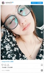 谷まりあ、おでこ出しのサングラス姿がかわいい　※「谷まりあ」インスタグラム
