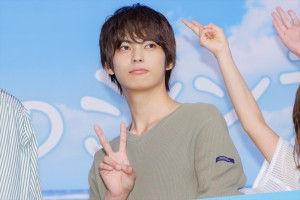 神尾楓珠、月9ドラマ『真夏のシンデレラ』制作発表会見に登場