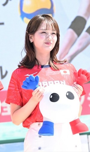 井上清華アナウンサー、『FIVB パリ五輪予選／ワールドカップバレー2023』開幕50日前イベントに登場