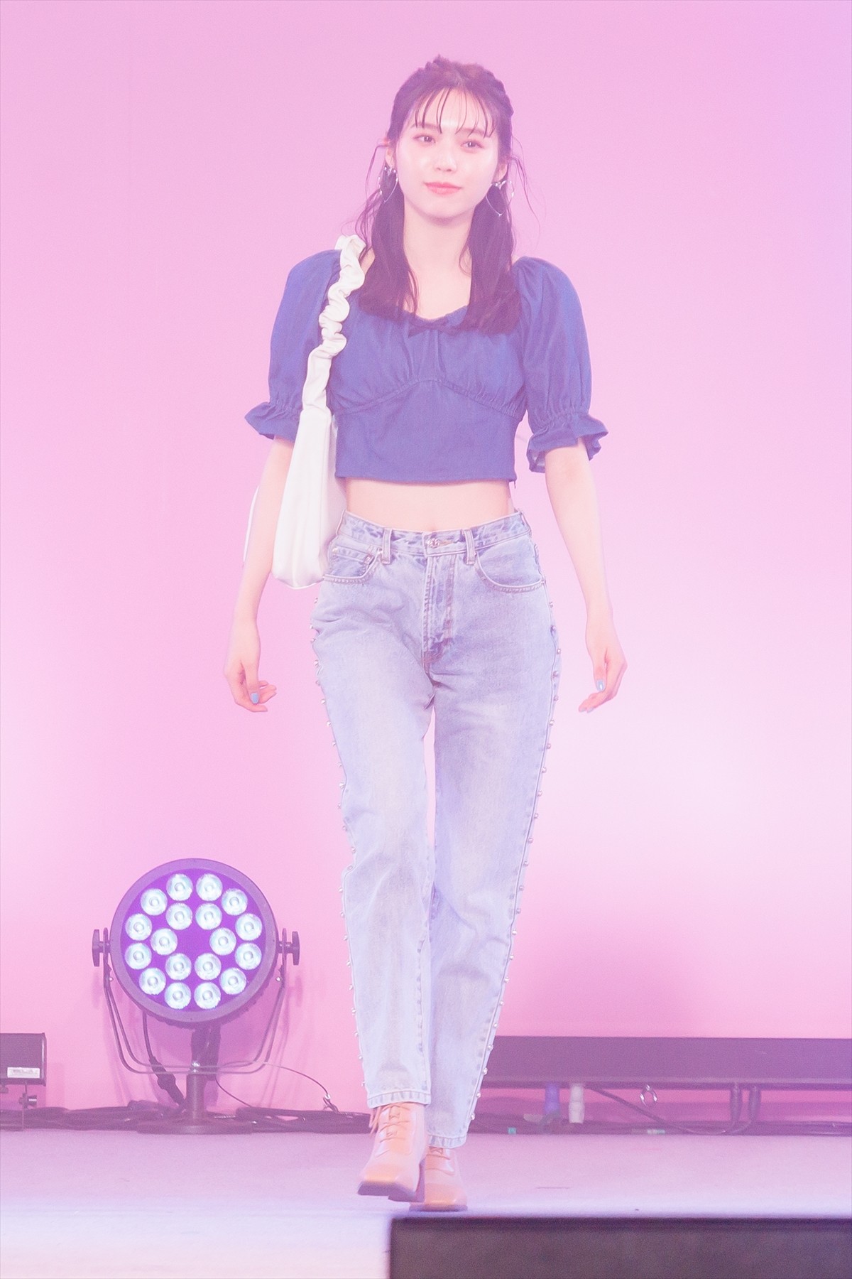 乃木坂46・久保史緒里＆日向坂46・小坂菜緒がランウェイに登場「最高の夏の思い出を作りたい」