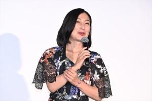 鶴田真由、映画『夜が明けたら、いちばんに君に会いにいく』“いちばんに夜きみに会いにいく”舞台挨拶付き最速上映会に登場