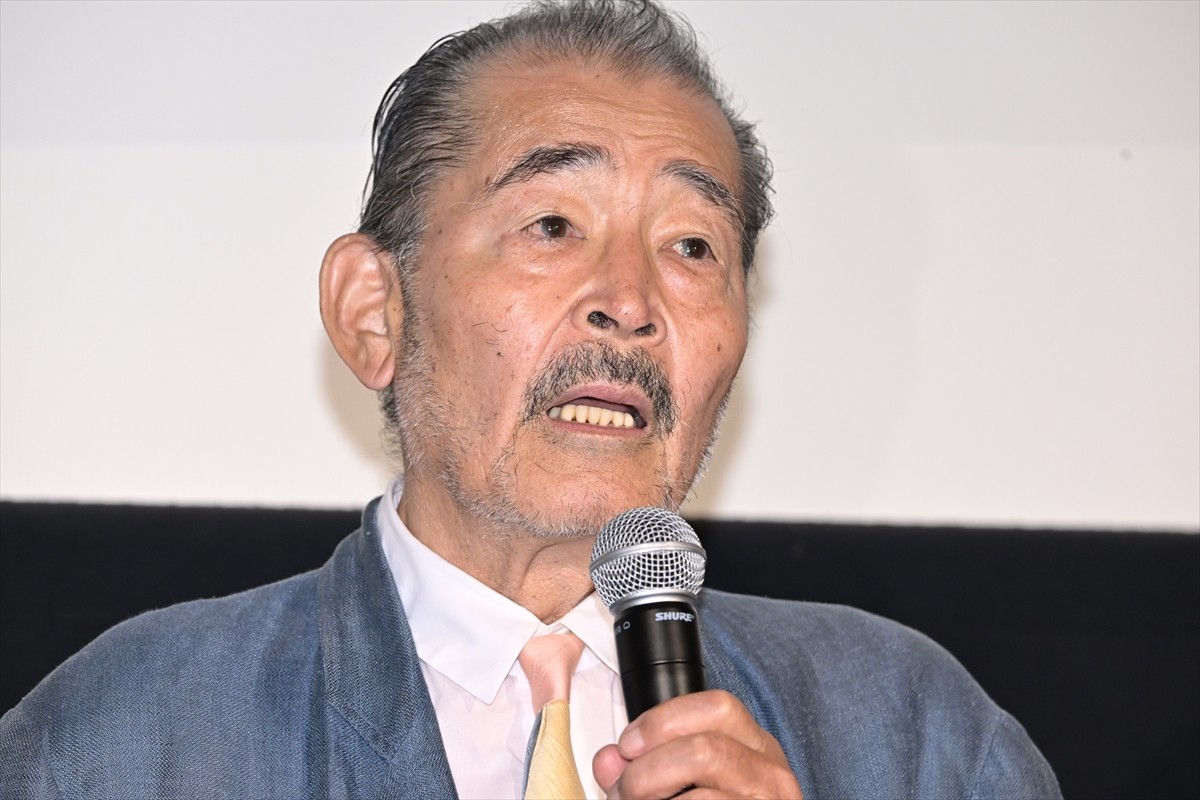 藤竜也、82歳を目前にした舞台挨拶は「贅沢の極み」　娘役の麻生久美子らが祝福