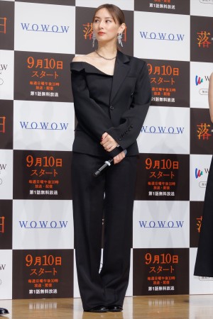 北川景子、『連続ドラマW 湊かなえ「落日」』完成披露試写会に登場