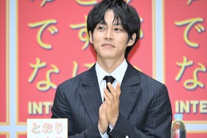 松坂桃李、映画『ゆとりですがなにか インターナショナル』完成報告会見に登場